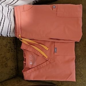 Figs Coral scrubs Catarina and Yola S/ST